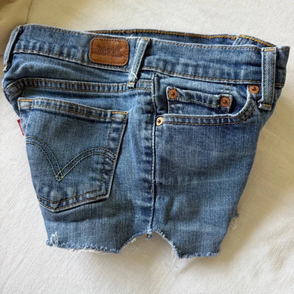 Y2K Levis 592 Micro Low Rise Denim Shorts Cut Off Frayed Hem Womens 25 - Picture 8 of 8